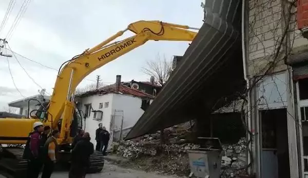 Balıkesir'de lodos hayatı olumsuz etkiledi