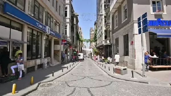 Beyoğlu'nda turistlerin en çok ziyaret ettiği cadde yayalaştırılıyor