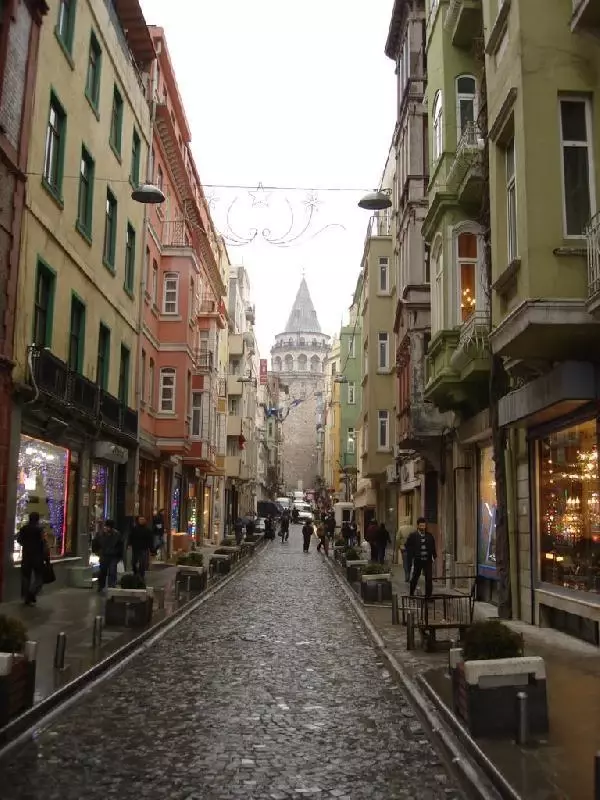 Beyoğlu'nda turistlerin en çok ziyaret ettiği cadde yayalaştırılıyor