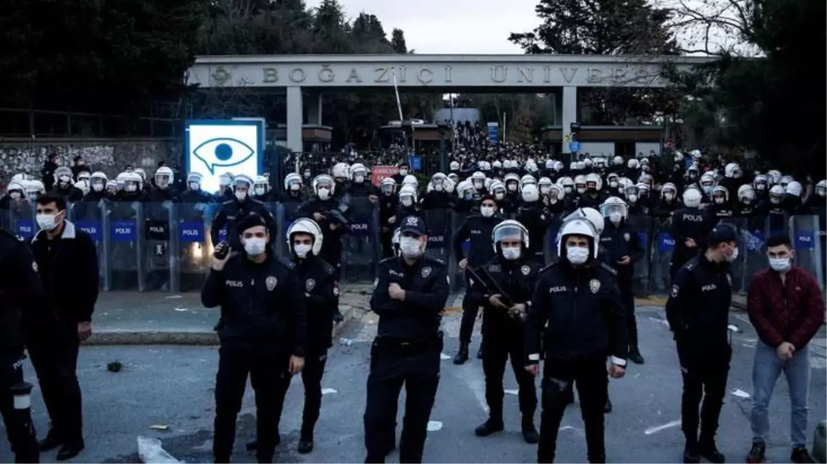 Boğaziçi Üniversitesi'nde toplanma çağrılarına karşı harekete geçen Valilik, gösteri ve yürüyüş yasağını hatırlattı