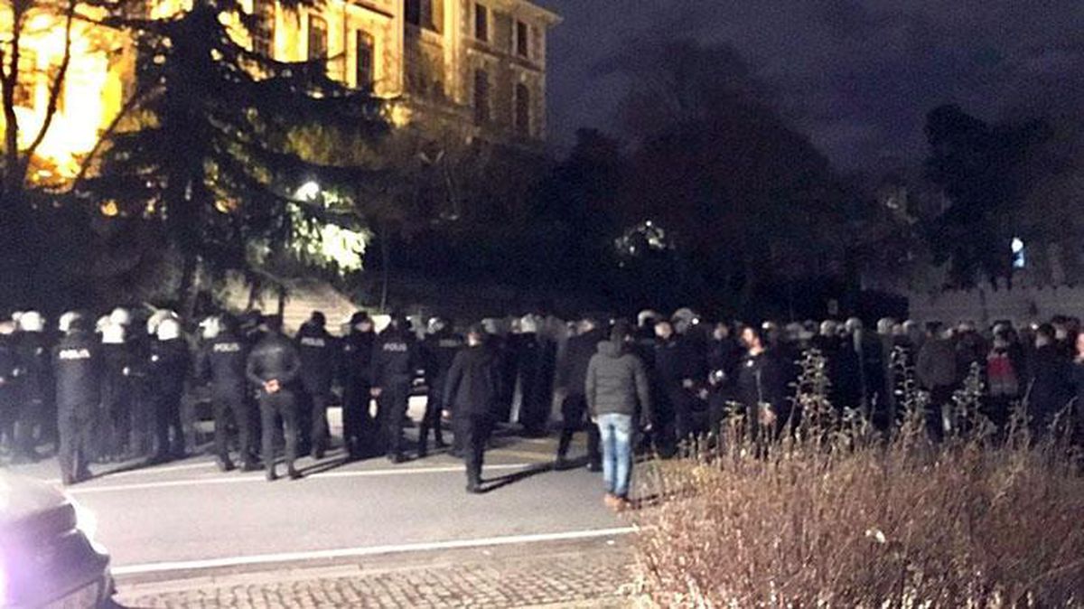 Boğaziçi Üniversitesi'ne polis girdi, rektörlüğü ablukaya alan 159 eylemci gözaltında