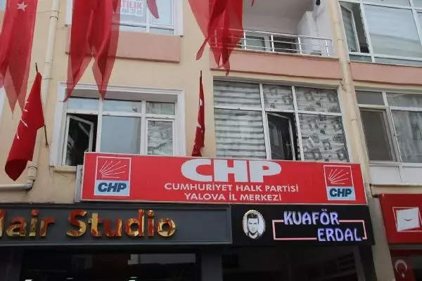 Bir grup CHP'li, parti üyeliğinden istifa etti Bir grup CHP'li, parti üyeliğinden istifa etti