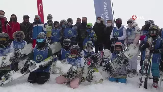 Çocukların Uludağ'da kayak ve snowboard heyecanı Çocukların Uludağ'da kayak ve snowboard heyecanı