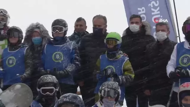 Çocukların Uludağ'da kayak ve snowboard heyecanı Çocukların Uludağ'da kayak ve snowboard heyecanı