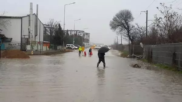 Edirne'de beklenen yağmur başladı (3) Edirne'de beklenen yağmur başladı (3)