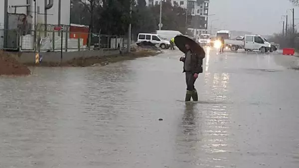 Edirne'de beklenen yağmur başladı (3) Edirne'de beklenen yağmur başladı (3)