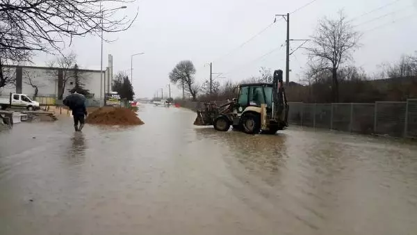 Edirne'de beklenen yağmur başladı (3) Edirne'de beklenen yağmur başladı (3)