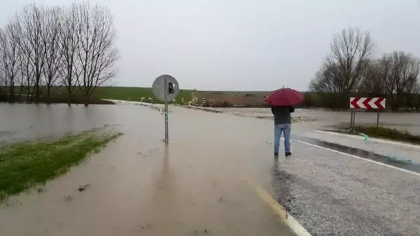Edirne'de beklenen yağmur başladı (3) Edirne'de beklenen yağmur başladı (3)