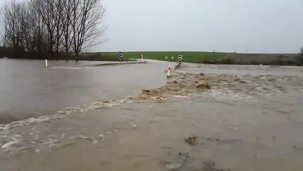 Edirne'de beklenen yağmur başladı (3) Edirne'de beklenen yağmur başladı (3)