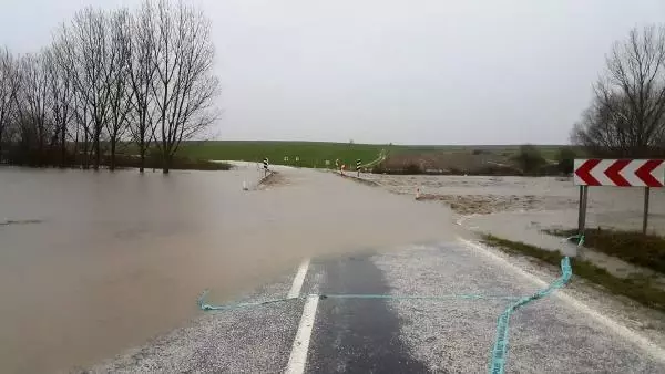 Edirne'de beklenen yağmur başladı (3) Edirne'de beklenen yağmur başladı (3)