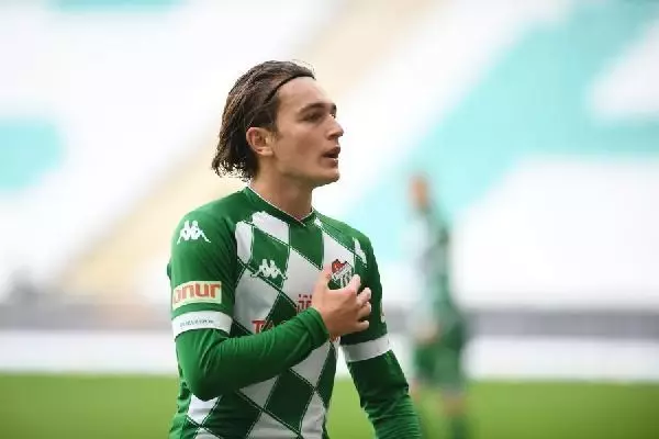 Eintracht Frankfurt, Bursaspor'da Ali Akman'ı kadrosuna kattı Eintracht Frankfurt, Bursaspor'da Ali Akman'ı kadrosuna kattı