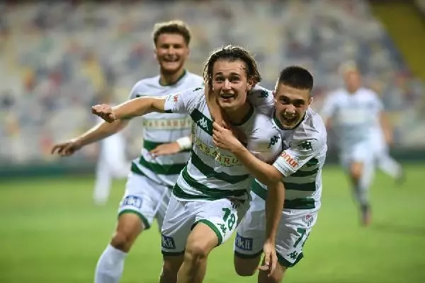 Eintracht Frankfurt, Bursaspor'da Ali Akman'ı kadrosuna kattı Eintracht Frankfurt, Bursaspor'da Ali Akman'ı kadrosuna kattı