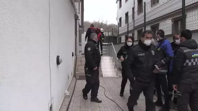 Son dakika haber | Evde çıkan yangında 3 kişi dumandan etkilendi Son dakika haber | Evde çıkan yangında 3 kişi dumandan etkilendi