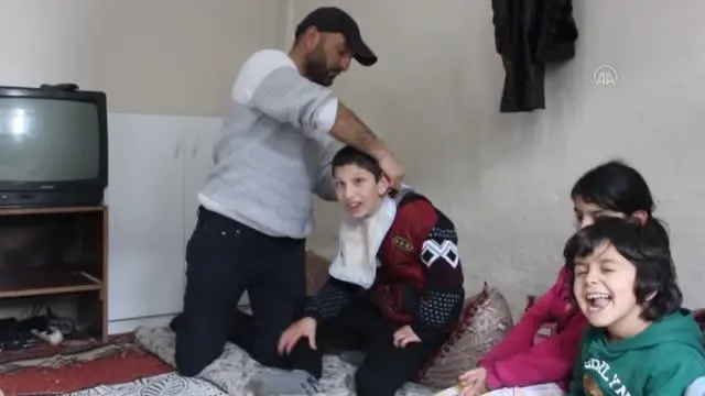 Hakkarili aile, yutkunmakta güçlük çeken engelli çocuklarının tedavisi için yardım bekliyor Hakkarili aile, yutkunmakta güçlük çeken engelli çocuklarının tedavisi için yardım bekliyor