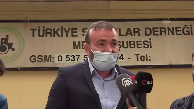 Hayırsever iş insanı engellilere tablet hediye etti Hayırsever iş insanı engellilere tablet hediye etti