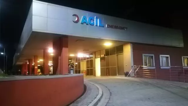 İki aile arasında çıkan silahlı kavgada 5 kişi yaralandı İki aile arasında çıkan silahlı kavgada 5 kişi yaralandı