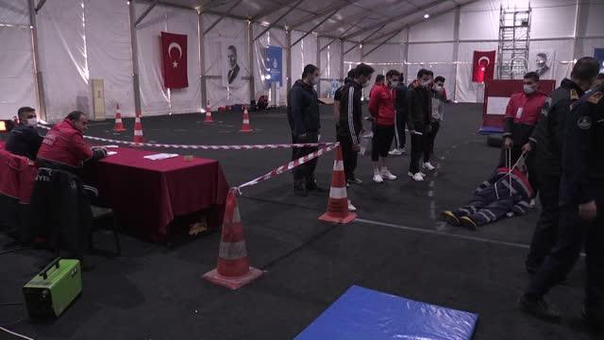 Son dakika haber | İtfaiye eri adayları zorlu parkurda yarışıyor