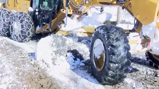 Kar nedeniyle 1 köy ve 1 mezra yolu ulaşıma kapandı Kar nedeniyle 1 köy ve 1 mezra yolu ulaşıma kapandı