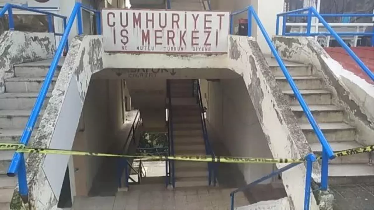 Karaburun'da art arda meydana gelen depremlerden sonra bazı iş yerleri tedbir amaçlı kapandı