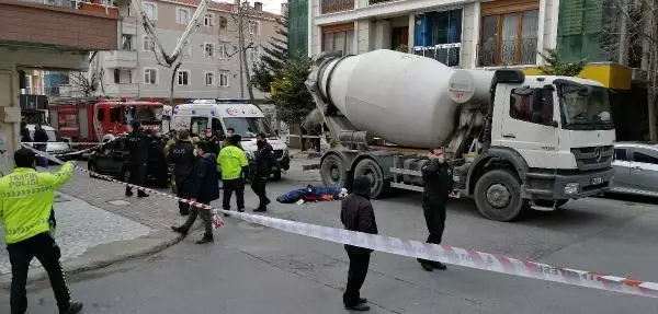 Küçükçekmece'de beton mikseri altında ezilen kadın öldü Küçükçekmece'de beton mikseri altında ezilen kadın öldü