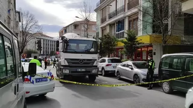 Küçükçekmece'de beton mikserinin altında kalan kadın hayatını kaybetti Küçükçekmece'de beton mikserinin altında kalan kadın hayatını kaybetti