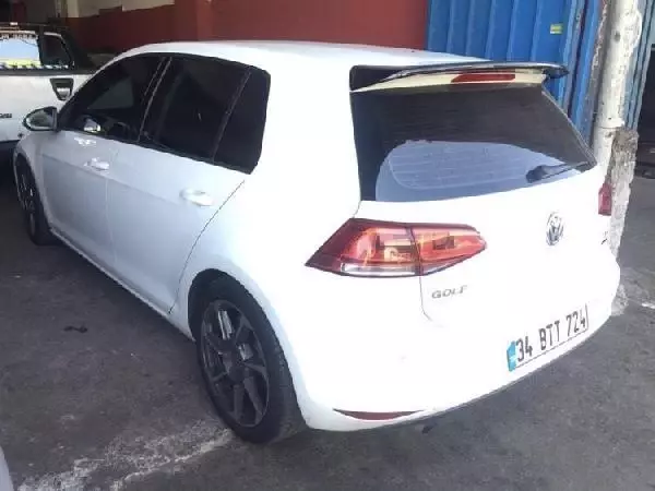 Pendik'te hırsızlar iki otomobili böyle çaldı Pendik'te hırsızlar iki otomobili böyle çaldı