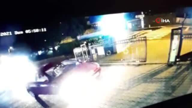 Pendik'te pes dedirten hırsızlık kamerada! Site sakiniymiş gibi davranıp otomobilleri çaldılar