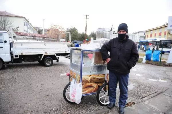 Simitçiye de sahte para verdiler Simitçiye de sahte para verdiler