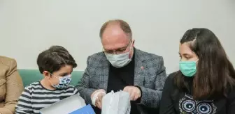 Sivas'ta belediyeden öğrencilere evlerinde karne hediyesi