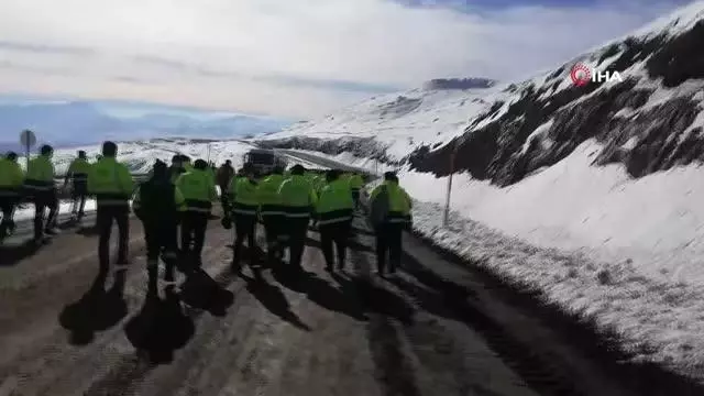 Altın madeni işçileri 15 TL'lik zamma tepki için eylem yaptı