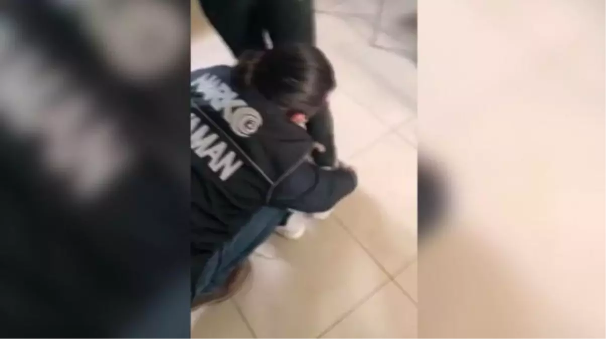 Ayakkabısına gizlediği uyuşturucuyla yakalandı