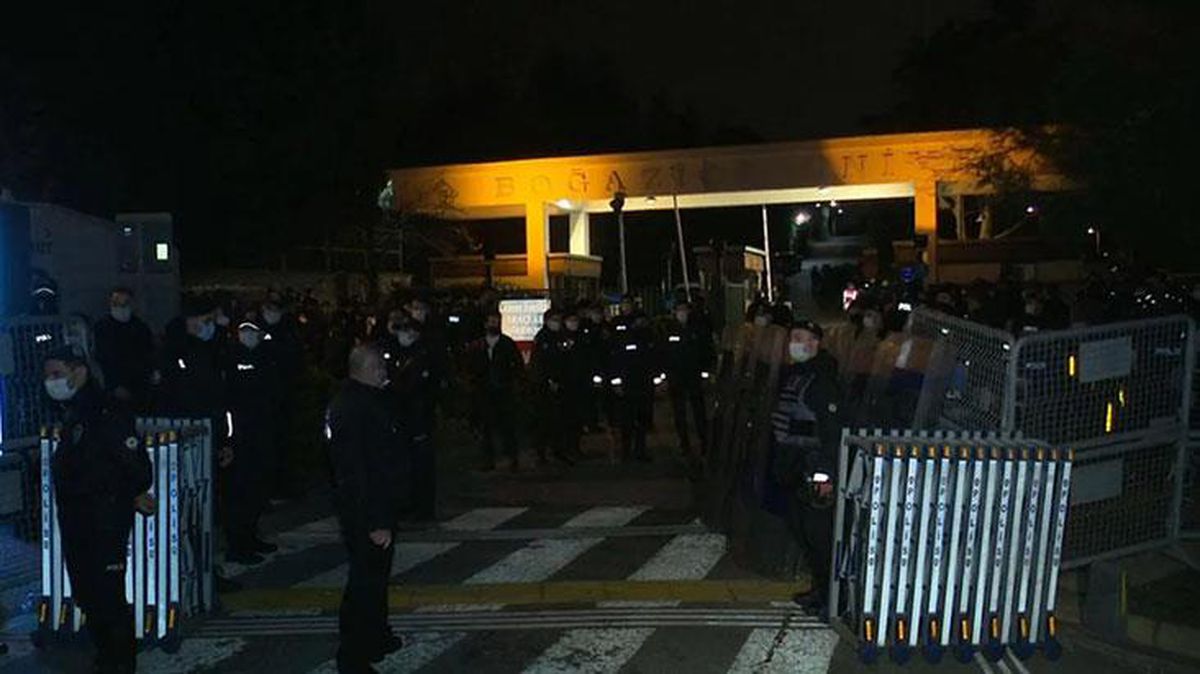 Boğaziçi Üniversitesi'ndeki gösterilerde gözaltına alınan 108 kişi serbest bırakıldı