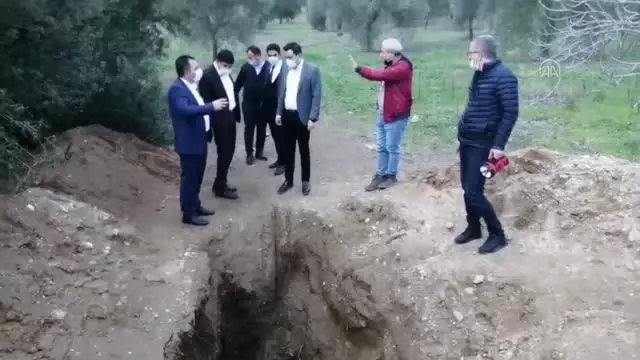 Define aramak için 12 metrelik çukur kazdılar Define aramak için 12 metrelik çukur kazdılar