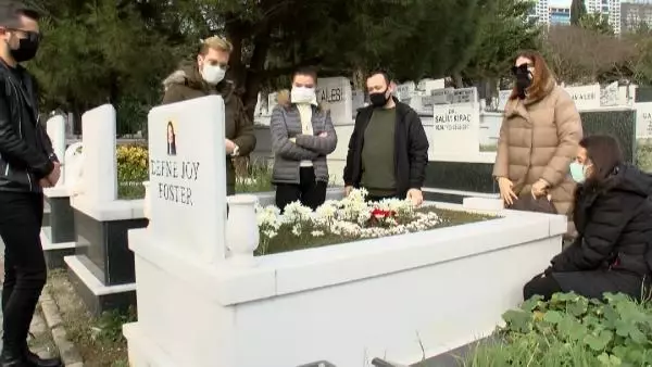 Defne Joy Foster mezarı başında anıldı