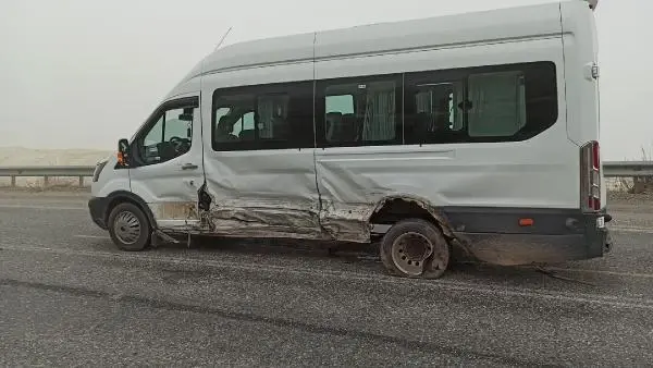 Gercüş'te yolcu minibüsü ile otomobil çarpıştı: 1 yaralı