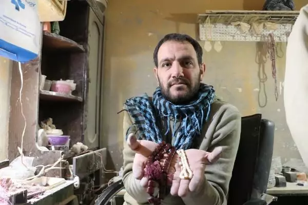 İç savaştan kaçan Suriyeli avukat ve öğretmen, Şanlıurfa'da tesbihçi oldu