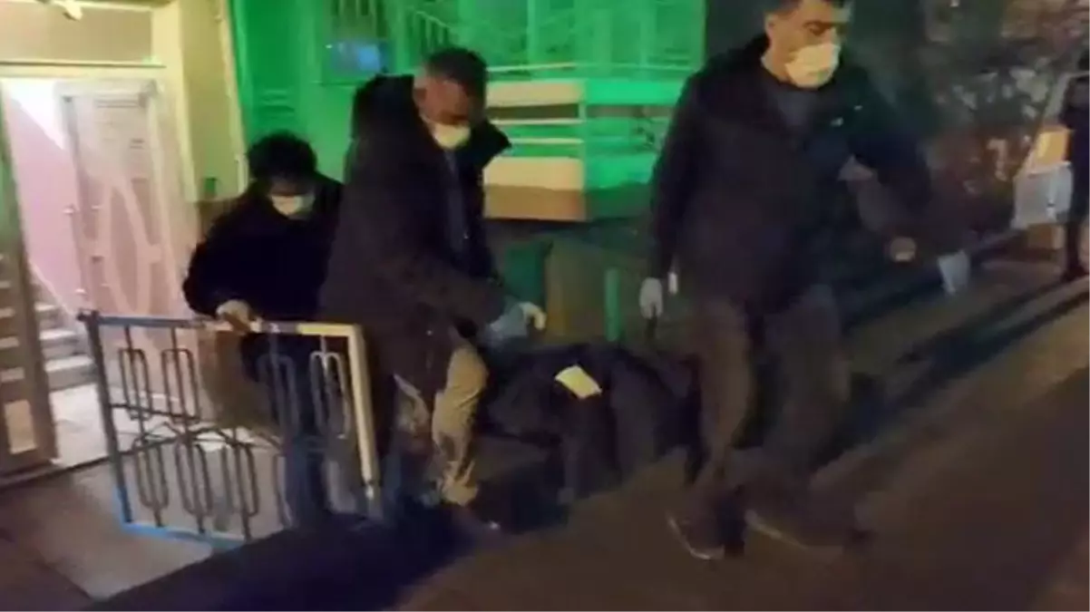 İşten evine dönen koca, eşini kafasında poşetle boğazı kesik halde buldu