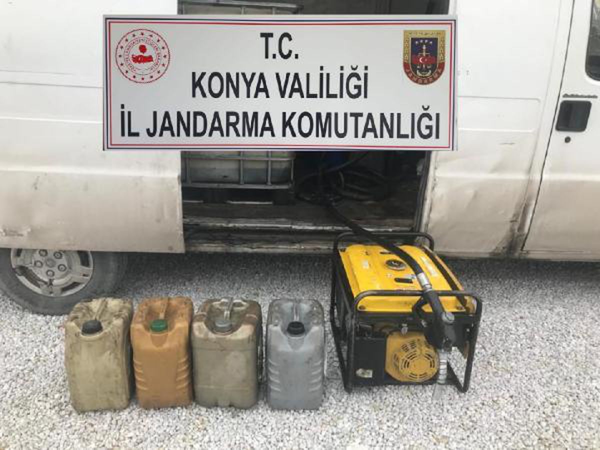 Son dakika haber... Jandarma düzenlediği operasyonda 800 litre kaçak akaryakıt ele geçirdi