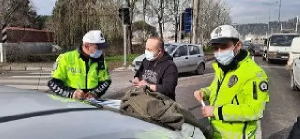 Kavşakta iki otomobil çarpıştı: 1 yaralı Kavşakta iki otomobil çarpıştı: 1 yaralı