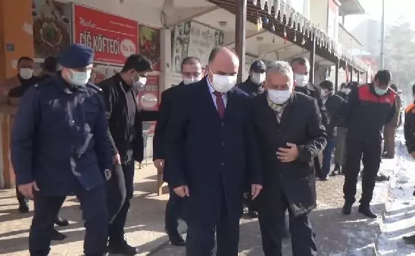 Kayseri'de 4,6 büyüklüğünde deprem: Evlerde çatlaklar oluştu (3)- Yeniden Kayseri'de 4,6 büyüklüğünde deprem: Evlerde çatlaklar oluştu (3)- Yeniden