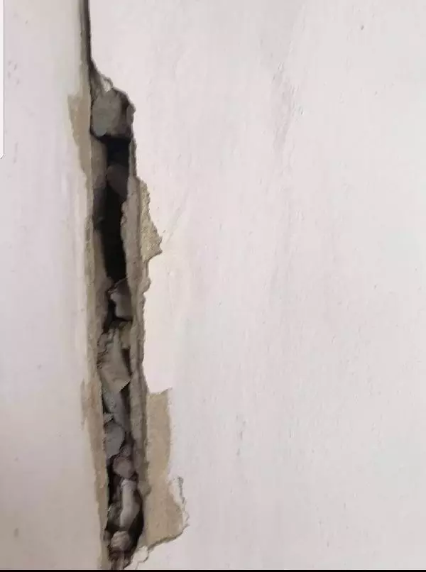 Kayseri'de 4,6 büyüklüğünde deprem: Evlerde çatlaklar oluştu (3)- Yeniden Kayseri'de 4,6 büyüklüğünde deprem: Evlerde çatlaklar oluştu (3)- Yeniden