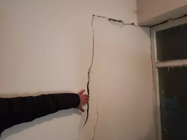 Kayseri'de 4,6 büyüklüğünde deprem: Evlerde çatlaklar oluştu (3)- Yeniden Kayseri'de 4,6 büyüklüğünde deprem: Evlerde çatlaklar oluştu (3)- Yeniden