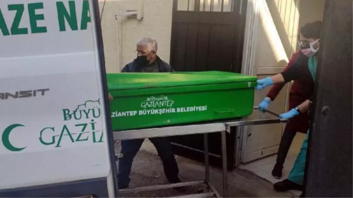 Kendi evine götürdüğü arkadaşını sırtından vurarak öldürdü