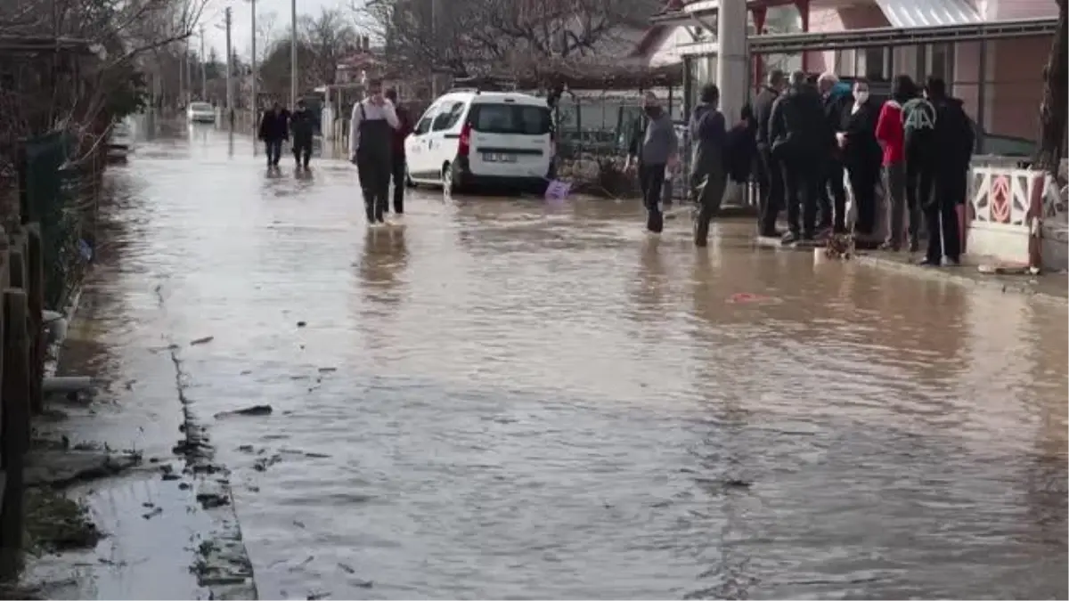 KIRKLARELİ - Taşkından etkilenen evlerine dönen bazı vatandaşlar gözyaşlarını tutamadı