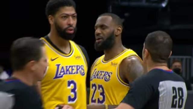 LeBron James'in maç esnasında bir kadın taraftara küfür ettiği öne sürüldü LeBron James'in maç esnasında bir kadın taraftara küfür ettiği öne sürüldü