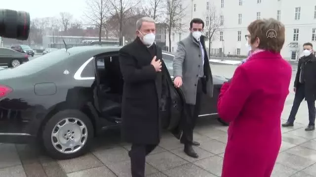 Milli Savunma Bakanı Akar Almanya'da mevkidaşı Karrenbauer ile görüştü Milli Savunma Bakanı Akar Almanya'da mevkidaşı Karrenbauer ile görüştü