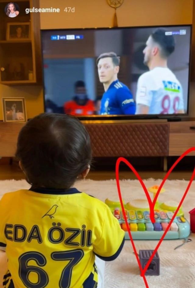 Minik Eda, babasının ilk maçını izledi! Amine Gülşe sosyal medyadan o anları paylaştı