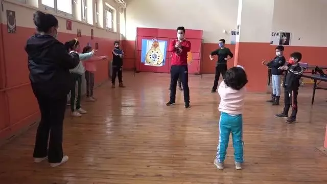 ŞANLIURFA - Siverek'te açılan kursla ata sporu okçuluğu öğreniyorlar ŞANLIURFA - Siverek'te açılan kursla ata sporu okçuluğu öğreniyorlar