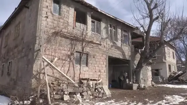 Sarıoğlan ilçesindeki deprem Akkışla ilçesinde de hissedildi Sarıoğlan ilçesindeki deprem Akkışla ilçesinde de hissedildi