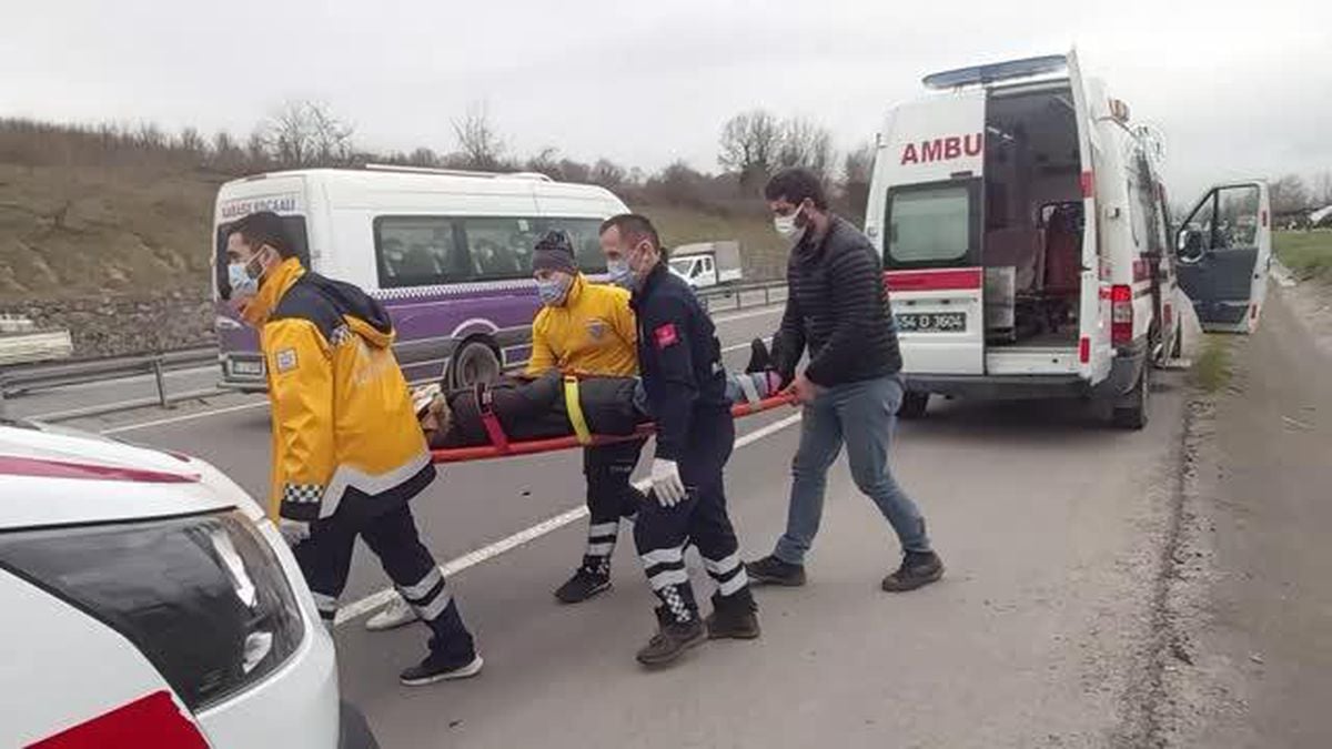 Takla atan otomobildeki biri bebek 4 kişi yaralandı